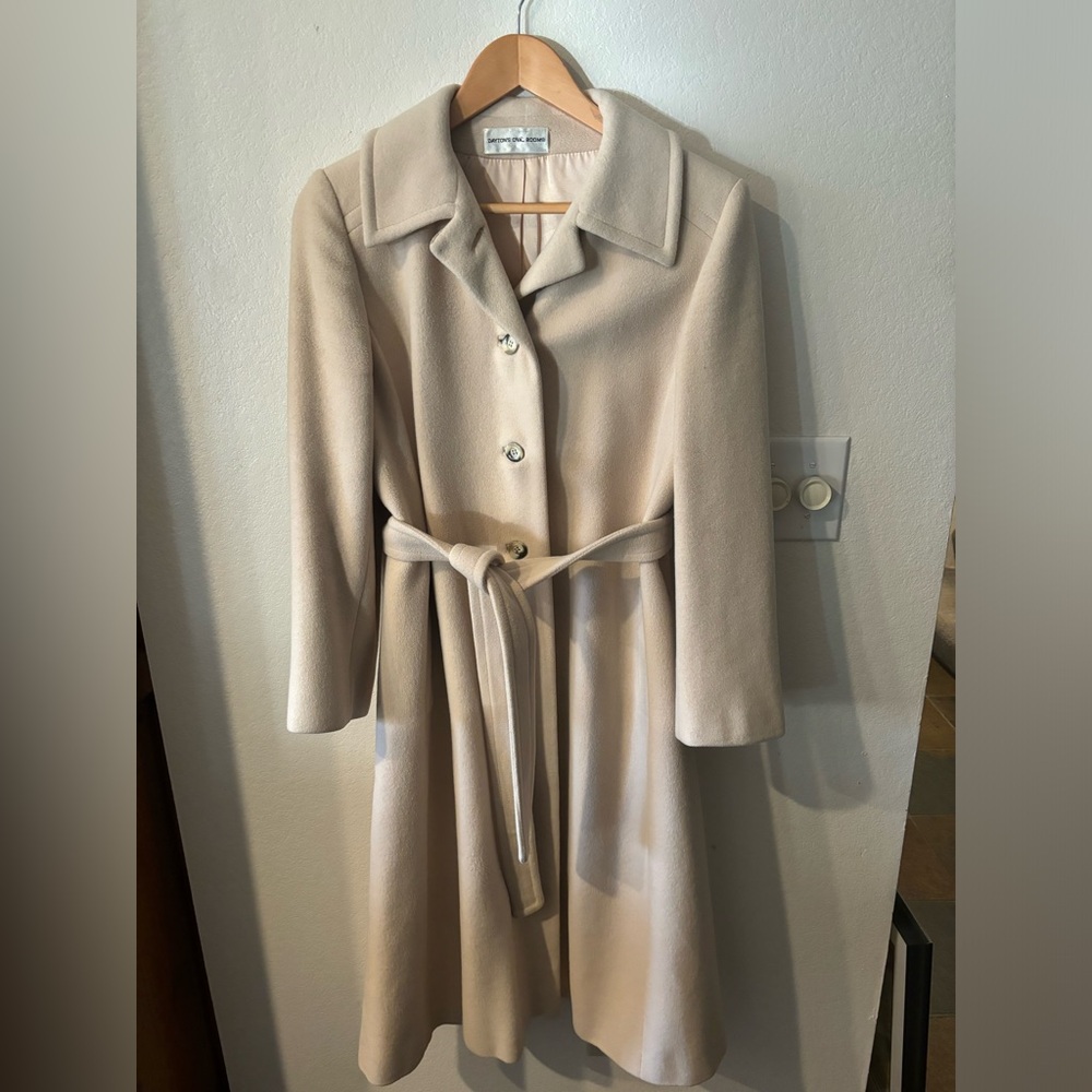 Cashmere coat, horn buttons & belt, fully lined